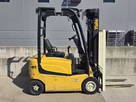 Montacargas de Pasillo Angosto 2019  Yale ERP030VFN36TE082 (6)