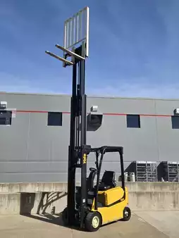 Montacargas de Pasillo Angosto 2019  Yale ERP030VFN36TE082 (8)