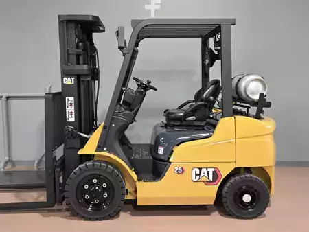 Propane Forklifts  Mitsubishi FG25N (1)
