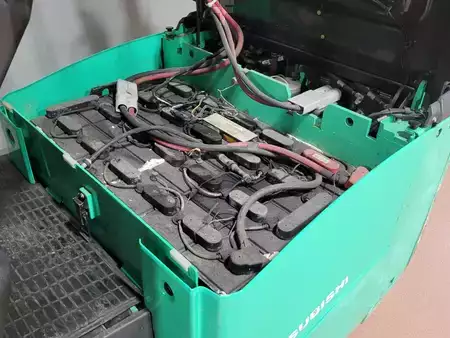Chariots pour allées étroites  Mitsubishi FB18PNT (12)