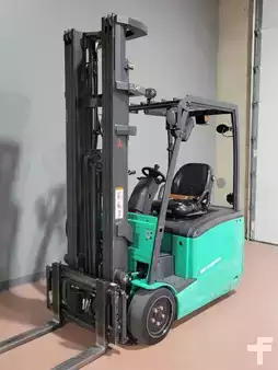 Chariots pour allées étroites  Mitsubishi FB18PNT (3)