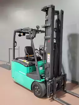 Chariots pour allées étroites  Mitsubishi FB18PNT (4)