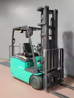 Chariots pour allées étroites  Mitsubishi FB18PNT (4)