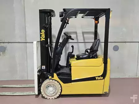 Montacargas de Pasillo Angosto 2016  Yale ERP025VCE24TE078 (1)