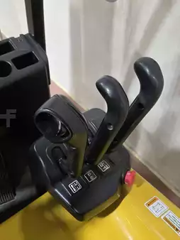 Montacargas de Pasillo Angosto 2016  Yale ERP025VCE24TE078 (13)