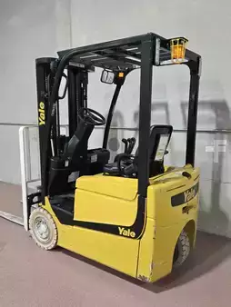 Montacargas de Pasillo Angosto 2016  Yale ERP025VCE24TE078 (2)