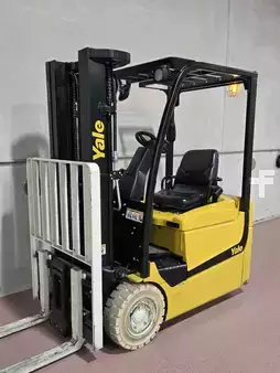 Montacargas de Pasillo Angosto 2016  Yale ERP025VCE24TE078 (3)