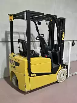 Montacargas de Pasillo Angosto 2016  Yale ERP025VCE24TE078 (5)