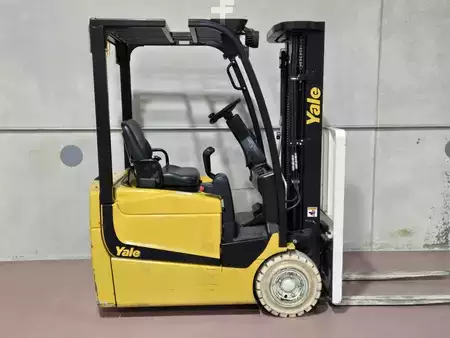 Montacargas de Pasillo Angosto 2016  Yale ERP025VCE24TE078 (6)