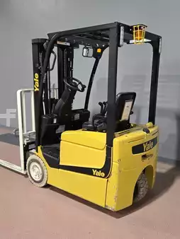 Montacargas de Pasillo Angosto 2016  Yale ERP025VCE24TE078 (2)