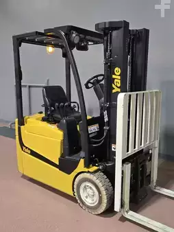 Montacargas de Pasillo Angosto 2016  Yale ERP025VCE24TE078 (4)