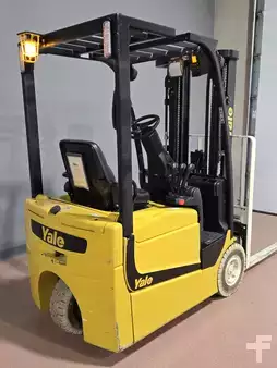 Montacargas de Pasillo Angosto 2016  Yale ERP025VCE24TE078 (5)
