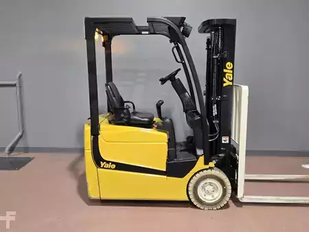 Montacargas de Pasillo Angosto 2016  Yale ERP025VCE24TE078 (6)