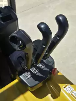 Montacargas de Pasillo Angosto 2019  Yale ERP025VCE24TV078 (12)