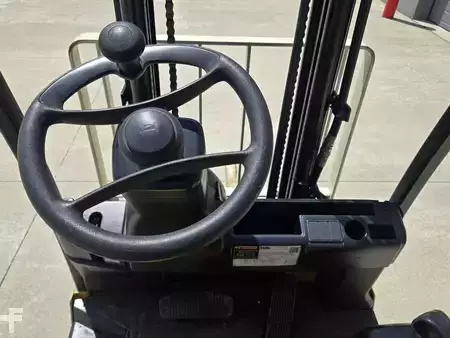 Montacargas de Pasillo Angosto 2019  Yale ERP025VCE24TV078 (13)
