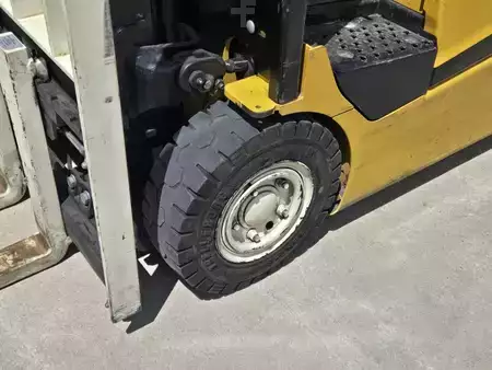 Montacargas de Pasillo Angosto 2019  Yale ERP025VCE24TV078 (8)