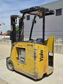 Montacargas de Pasillo Angosto 2018  Yale ESC040ADN36TE088 (2)