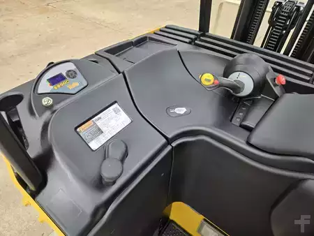 Montacargas de Pasillo Angosto 2019  Yale ESC040ADN36TE088 (9)