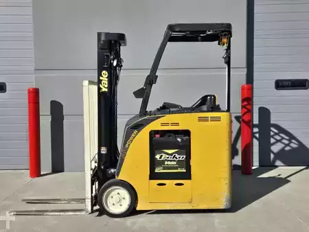 Montacargas de Pasillo Angosto 2019  Yale ESC030ADN36TE083 (1)