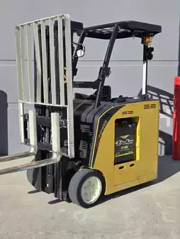 Montacargas de Pasillo Angosto 2019  Yale ESC030ADN36TE083 (7)