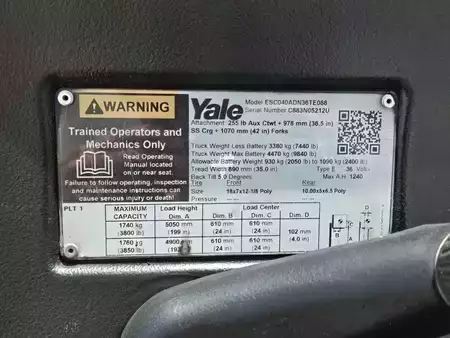 Montacargas de Pasillo Angosto 2020  Yale ESC040ADN36TE088 (13)