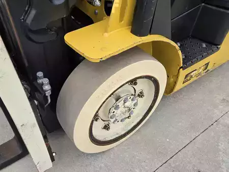 Propane Forklifts  Yale GLC050VXNEAE083 (9)