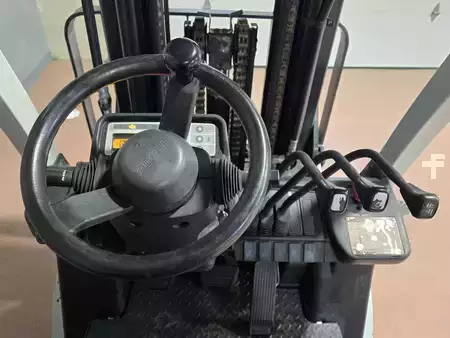 Montacargas GLP 2015  Unicarriers MCUG1F2F30LS (10)