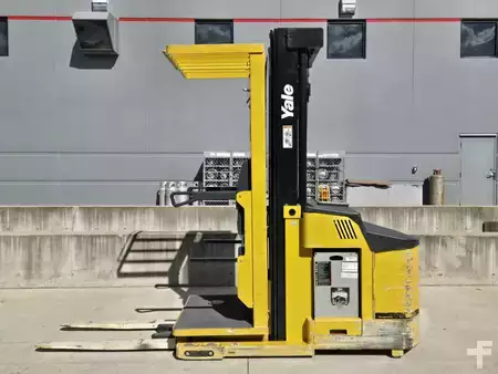 Montacargas de Pasillo Angosto 2019  Yale OS030EFN24TE095 (1)