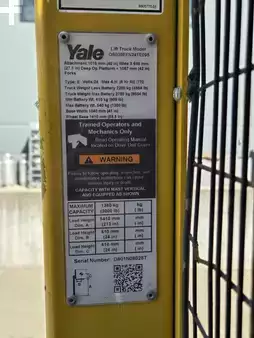 Montacargas de Pasillo Angosto 2019  Yale OS030EFN24TE095 (11)