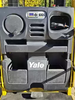 Montacargas de Pasillo Angosto 2019  Yale OS030EFN24TE095 (8)
