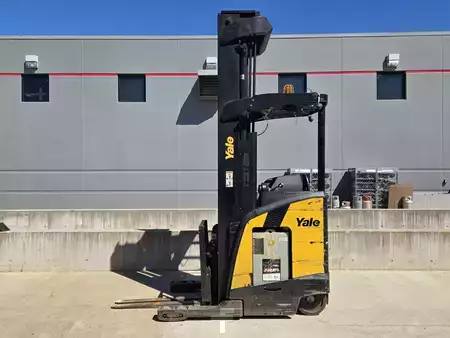 Montacargas de Pasillo Angosto 2022  Yale NR045ECNM36TE131 (1)