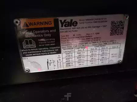 Montacargas de Pasillo Angosto 2022  Yale NR045ECNM36TE131 (11)