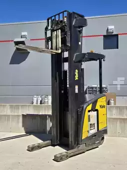 Montacargas de Pasillo Angosto 2022  Yale NR045ECNM36TE131 (7)