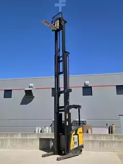 Montacargas de Pasillo Angosto 2022  Yale NR045ECNM36TE131 (9)