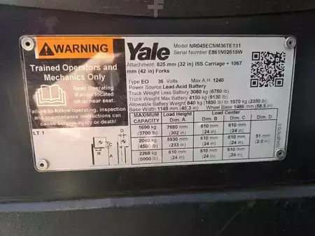 Montacargas de Pasillo Angosto 2022  Yale NR045ECNM36TE131 (11)