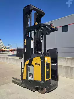 Montacargas de Pasillo Angosto 2022  Yale NR045ECNM36TE131 (2)