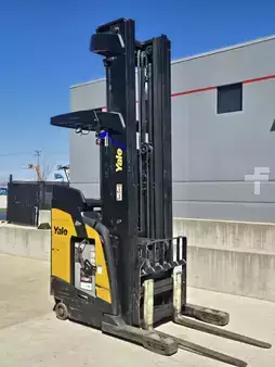 Montacargas de Pasillo Angosto 2022  Yale NR045ECNM36TE131 (4)