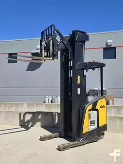 Montacargas de Pasillo Angosto 2022  Yale NR045ECNM36TE131 (8)