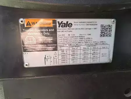 Montacargas de Pasillo Angosto 2022  Yale NR045ECNM36TE131 (11)