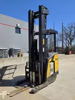 Montacargas de Pasillo Angosto 2022  Yale NR045ECNM36TE131 (3)