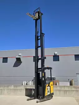 Montacargas de Pasillo Angosto 2022  Yale NR045ECNM36TE131 (9)