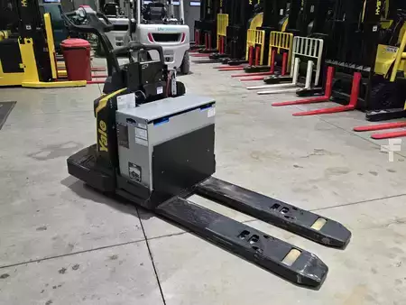 Montacargas de Pasillo Angosto 2019  Yale MPE060LGN24T2748 (4)