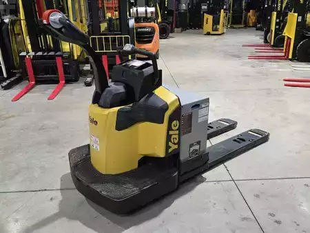 Montacargas de Pasillo Angosto 2019  Yale MPE060LGN24T2748 (5)