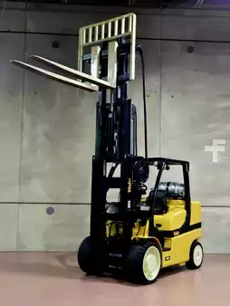Propane Forklifts 2015  Yale GLC155VXNGBE088 (8)