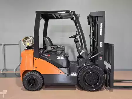 Propane Forklifts 2017  Doosan G25N-7 (6)