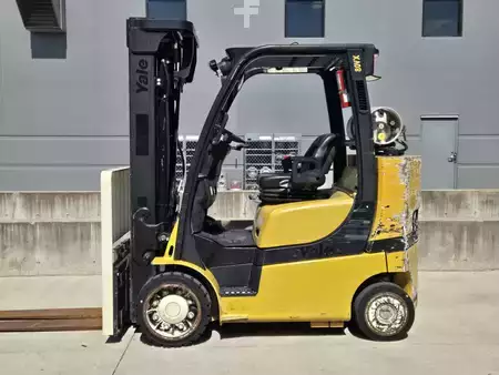 Propane Forklifts 2017  Yale GLC080VXNTAE094 (1)