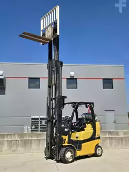 Propane Forklifts 2017  Yale GLC080VXNTAE094 (8)