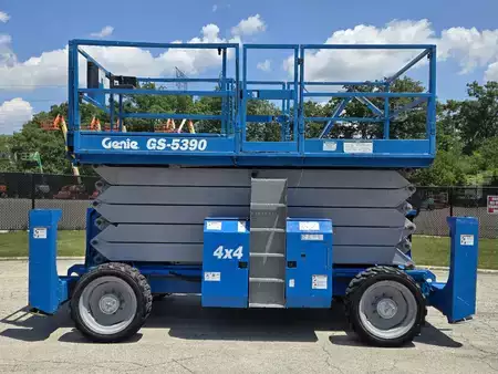 Montacargas Todo Terreno 2008  Genie GS-5390RT (1)