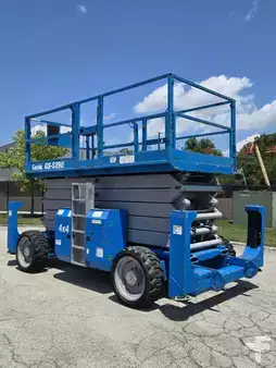 Montacargas Todo Terreno 2008  Genie GS-5390RT (2)
