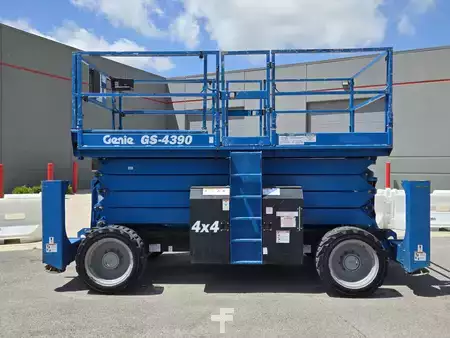 Montacargas Todo Terreno 2016  Genie GS-4390RT (1)